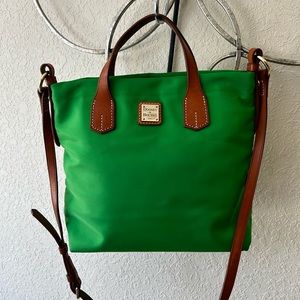 EUC Dooney & Bourke Nylon Large Erica Shoulder Bag Vibrant Green w/ Leather Trim